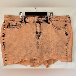 Torrid coral acid wash shorts size 22